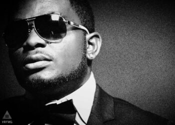 Kelly Hansome tooXclusive.com