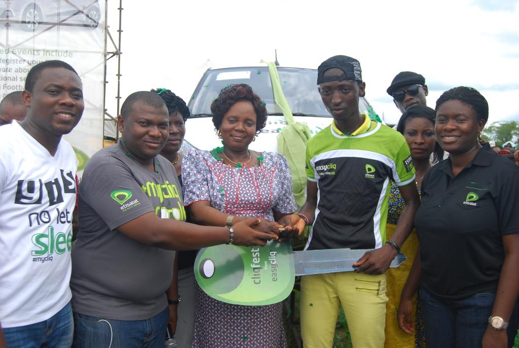 L-R: Analyst, Youth Segment, Etisalat Nigeria, Michael Nwoseh; Manager, Youth Segment, Etisalat Nigeria, Idiareno Atimomo; Vice Chancellor, Tai Solarin University, Ijebu Ode, Ogun State, Professor Oluyemisi Obilade Oluremi; Winner of brand new Kia Picanto, (name); and Manager, Sponsorships, Etisalat Nigeria, Orah Egwu during the presentation of a brand new car to the winner at the 43rd edition of Etisalat Cliqfest, at the Tai Solarin University of Education, Ijebu Ode, Ogun State on Friday, May 9, 2014