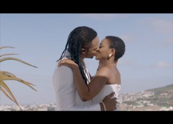 Flavour Chidinma Kissing In Oloufe Video