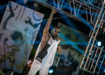 D banj on the GidiFest stage