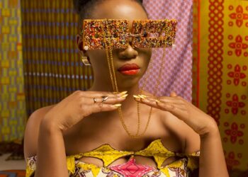 Yemi Alade Kom Kom ft. Flavour B T S Photo 17