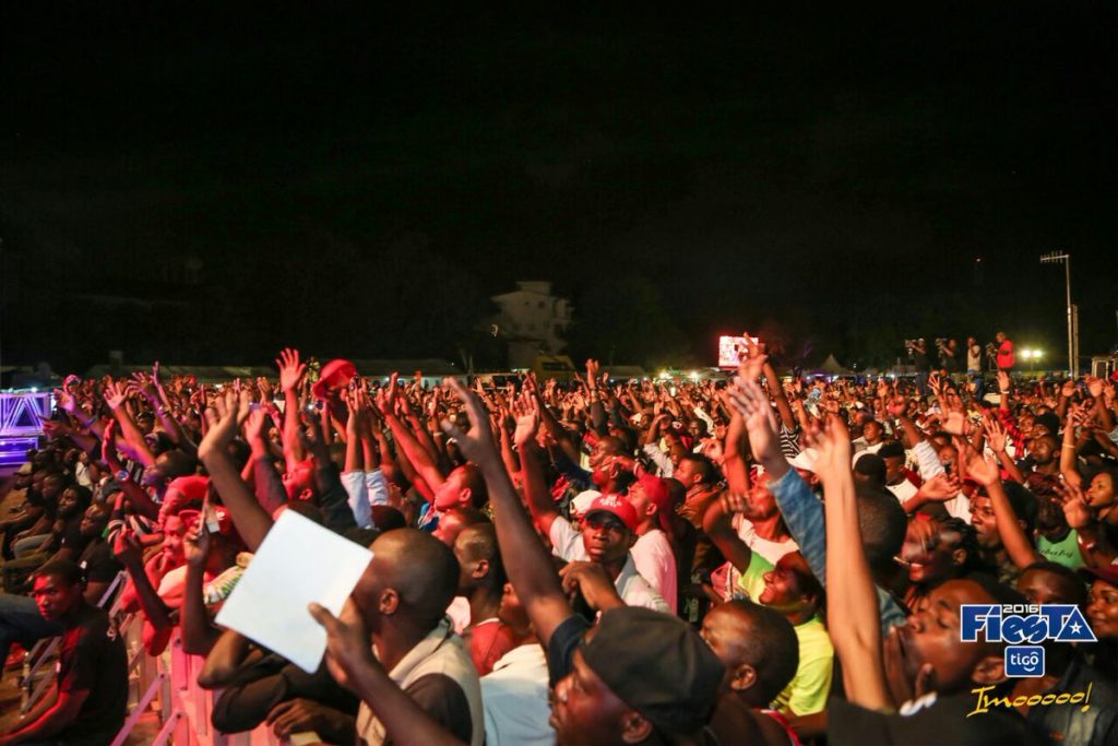 tanzania-fans-yemi-alade