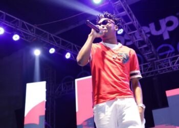 Mayorkun performing at the CoolLikeThatLagos campus party e1518118200284