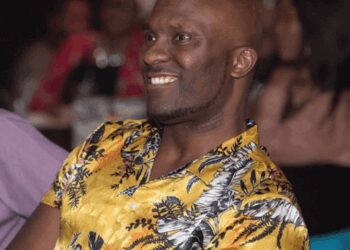 Popular UK OAP Supports Burnaboy's Stance On Wizkid & Davido Not Having Real Working Brains 2 Shopsydoo