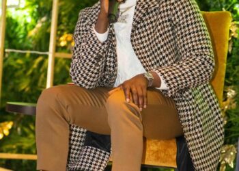 Kizz Daniel Pak N Go in London 9