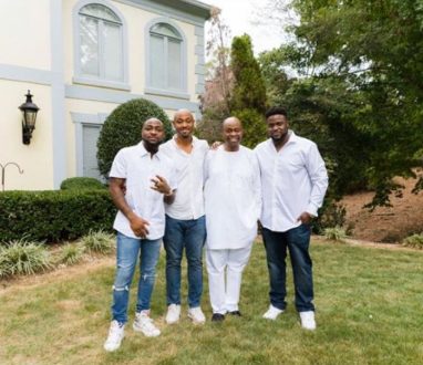 See This Beautiful Family Picture Of Davido, Dad & His Daughters At An  Event In The US