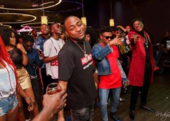 wizkid in one tweet shades davidos dmw crew members 1