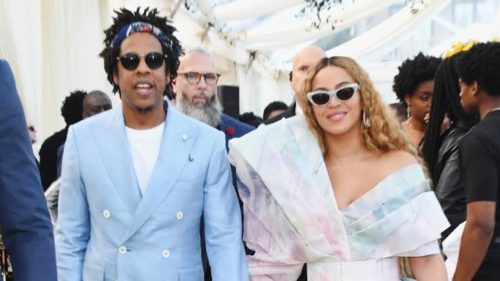 Americans Slam Jay Z & Beyonce For Refusing To Stand During National Anthem At Superbowl