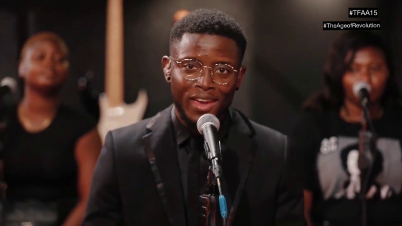 [Video] Chike Performs "Beautiful People" & "Solider" Live