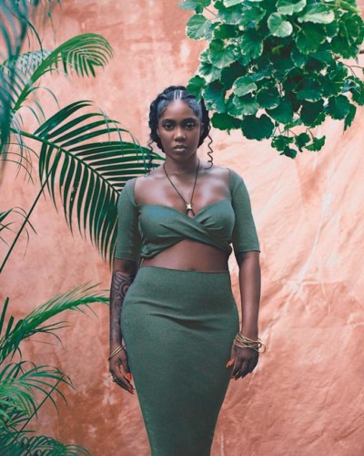 Tiwa Savage Puts Hot-Bod On Display As She
Flaunts Swimming Skills