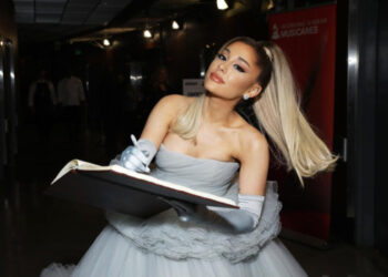 Ariana Grande obsessed fan arrested after showing up at her home with love letter