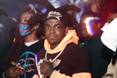 Kodak Black Disgusts Fans By Grabbing His Moms Ass In Viral Video