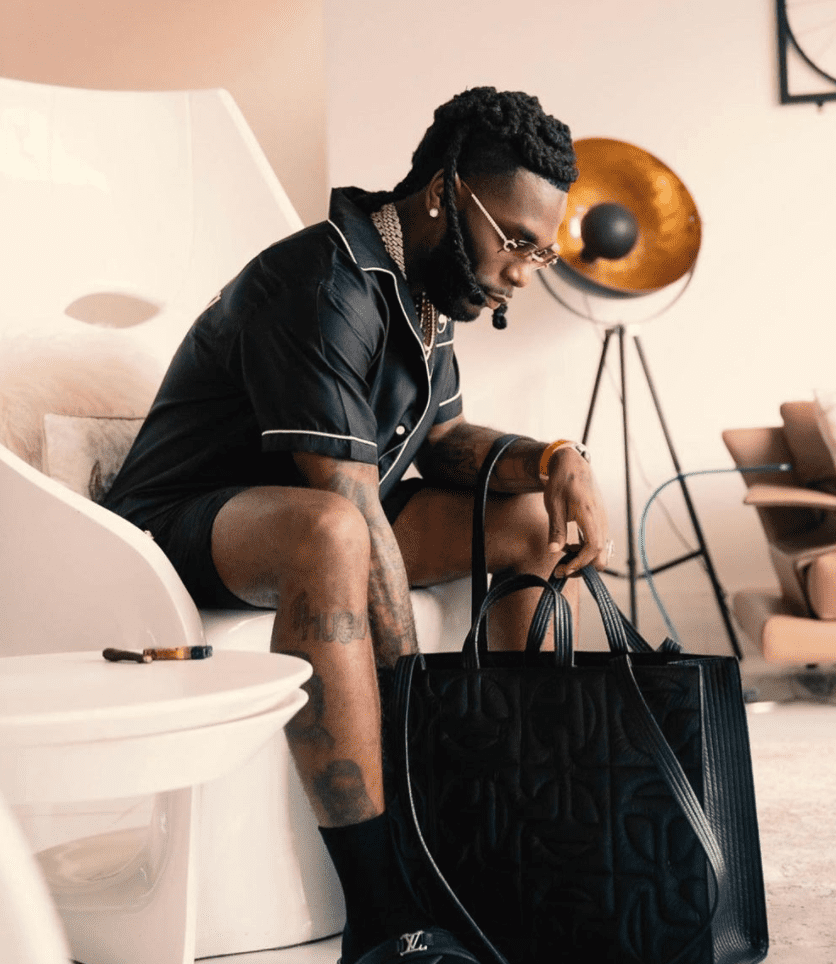 Burna Boy Rewards The Fighter Who Showed Him How To Remove Shatta Wale’s Teeth With #1 Million