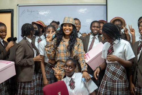 IJEKIMORA CELEBRATES VALENTINE’S DAY WITH YOUNG GIRLS 3 width=500