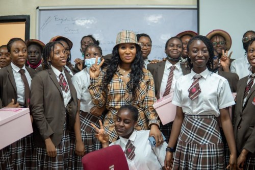 IJEKIMORA CELEBRATES VALENTINE’S DAY WITH YOUNG GIRLS 1 width=500