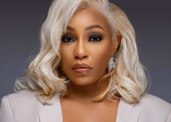 Sometimes The Universe May Be Moving You In A Direction - Rita Dominic Spills 2 Lactrice Rita Dominic tient un bain nuptial