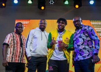 L-R : Tony Ogbonna Category Manager, Regal Gin , Daniel Tuotamuno Darius AKA Dandizzy, Regal Gin Brand
Ambassador; Stanley Obi, General Manager, Marketing, Grand Oak Limited; Obinna Ike, Director, Marketing and
Innovation, Grand Oak Limited at the Brand Ambassador Unveil event of Dandizzy