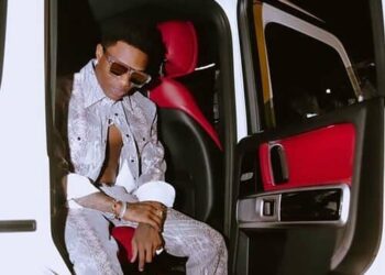 "I Need 6 Dubai Girlfriends" - Wizkid Thrills Ladies During Dubai Show || Watch!