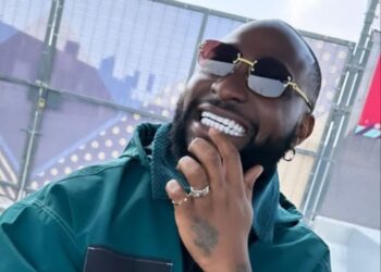davido maybach arrives lagos