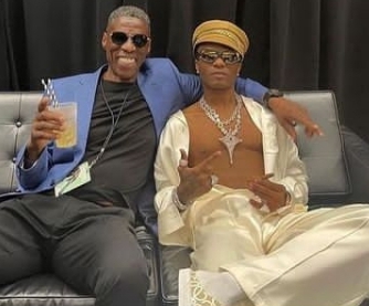 Tunde Ednut, Others React as Wizkid is Pictured Holding Weed besides His Father-in-Law