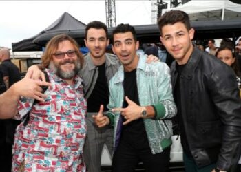Jack Black jonas brothers billboard 1548