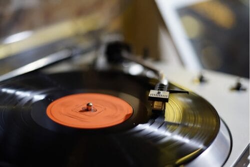 https://pixabay.com/photos/music-player-record-player-7792956/ https://pixabay.com/photos/music-player-record-player-7792956/