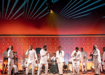 Temi & Mr. Eazi Celebrate Wedding in Style with King Sunny Ade Live Performance 6 King Sunny Ade performing at Tosin & Temi Ajibade’s wedding (2025)