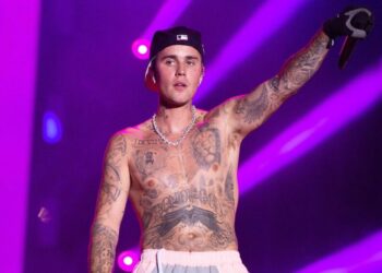 Justin Bieber Goes Bold: GRAMMYs Performance in Just His Underwear 1 Justin Bieber