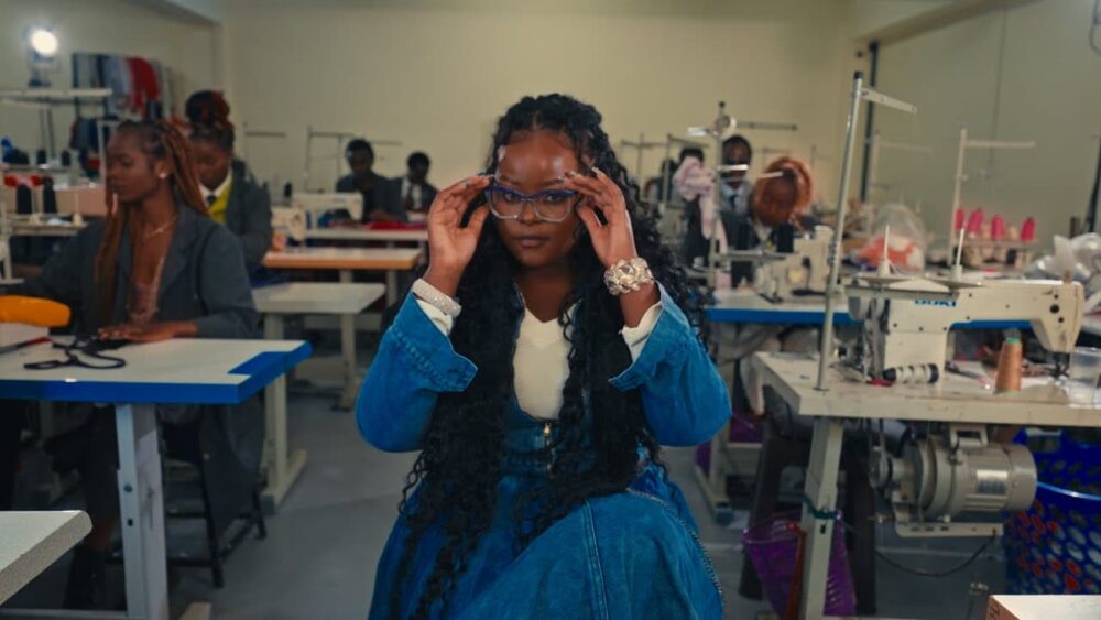 (ViDEO) Bridget Blue – 9 to 5 1 Bridget Blue – 9 to 5 MP3 DOWNLOAD