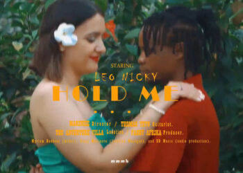 video leo nicky hold me